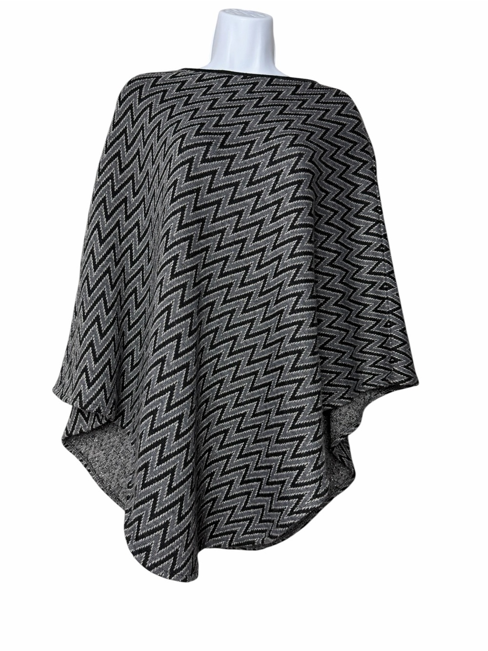 MISSONI Made In Italy One Size Zig Zag Chevron Wool Blend Poncho Sweater Cape